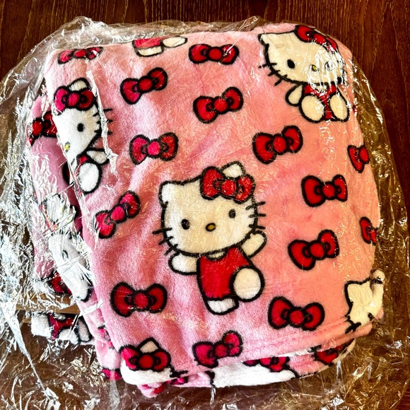 NWT Hello Kitty super plush pink red white Cloud Throw - Picture 4 of 6